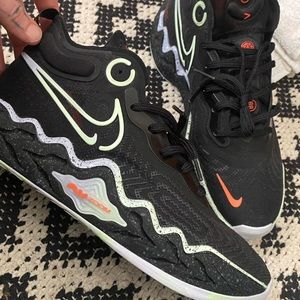 Nike GT Run size 9.5 Ghost Green. Basically New